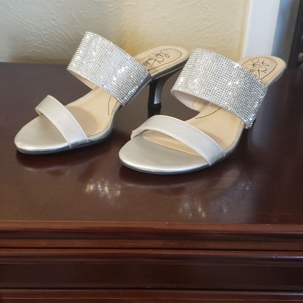 Life Stride 2 1/2 inch heels